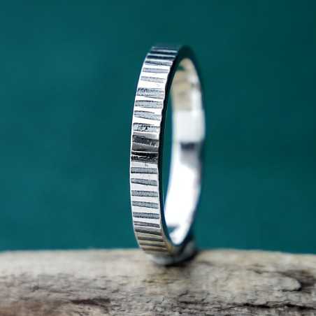 Bague 3 mm striée "Ondée" en argent 925 patiné recyclé pour femme et pour homme