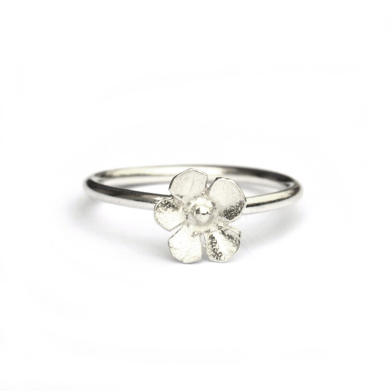 Kleiner Sakura Blume Sterling Silber Ring Sakura 35,00 € Kleiner Sakura Blume Sterling Silber Ring Sakura 35,00 €