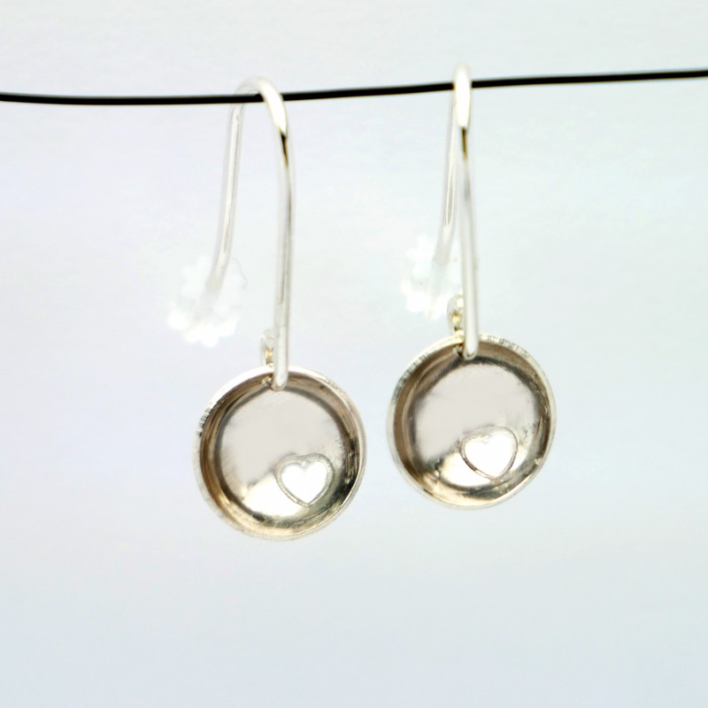 Sterling silver heart minimalist pendent earrings Earrings 30,00 € Sterling silver heart minimalist pendent earrings Earrings 30,00 €