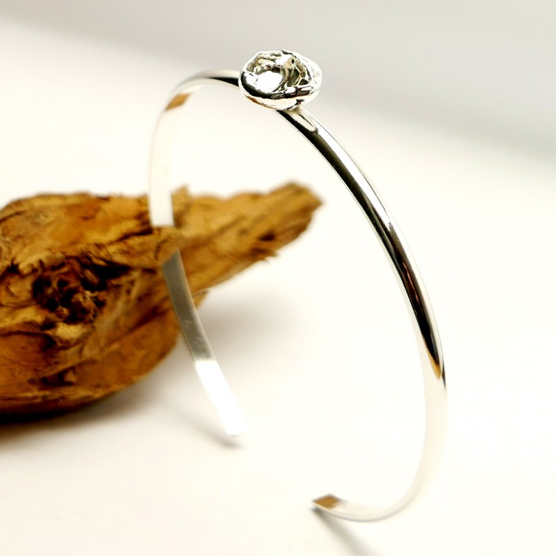 Sterling silver elegant minimalist bracelet with nugget Nuggets 47,00 € Sterling silver elegant minimalist bracelet with nugget Nuggets 47,00 €