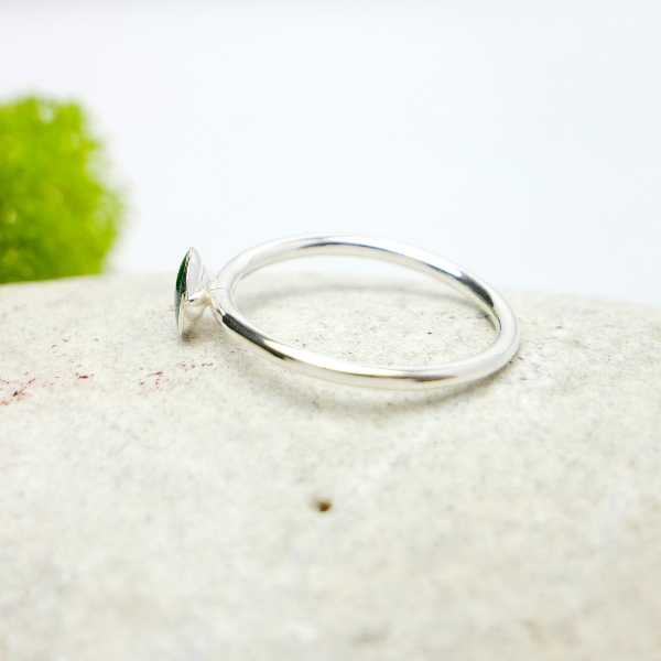 Little sterling silver ring with fir green resin NIJI 25,00 €