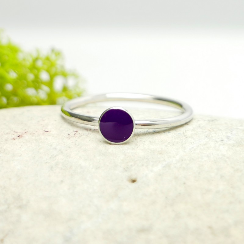 Little sterling silver ring with violet resin NIJI 25,00 € Little sterling silver ring with violet resin NIJI 25,00 €