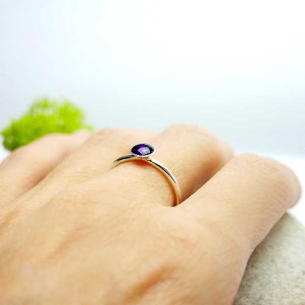 Little sterling silver ring with dark violet resin NIJI 25,00 €