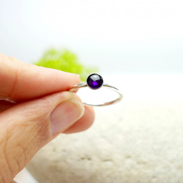 Little sterling silver ring with dark violet resin NIJI 25,00 €