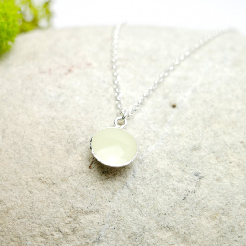 Sterling silver phosphorescent pendent with chain NIJI 27,00 € Sterling silver phosphorescent pendent with chain NIJI 27,00 €