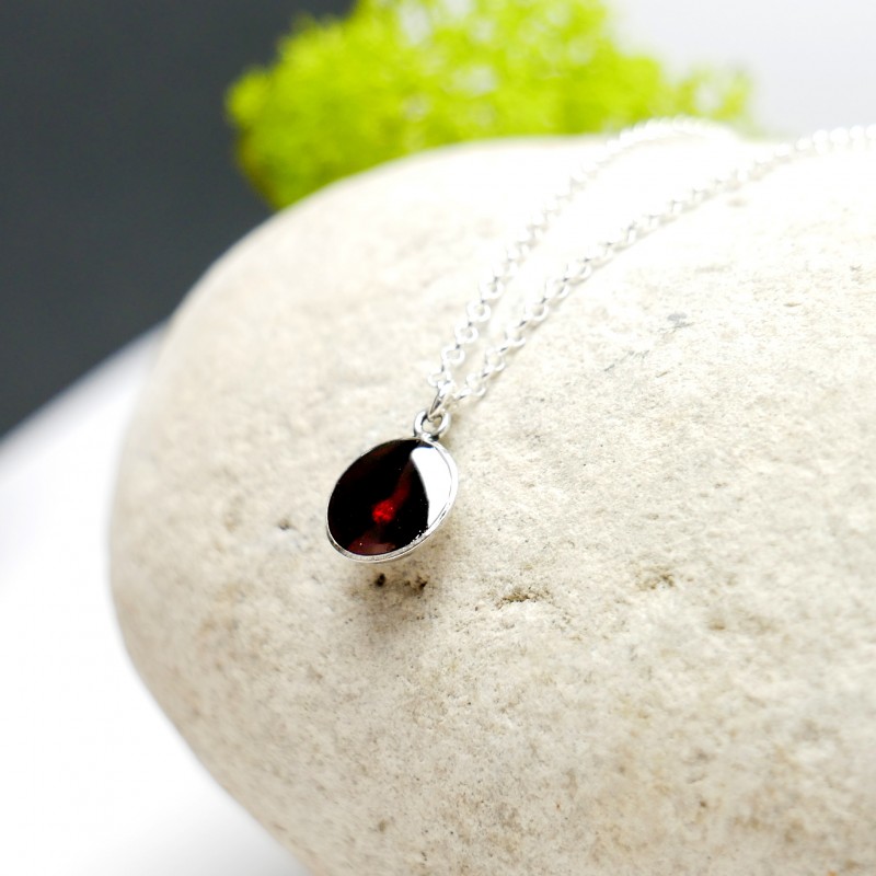 Sterling silver garnet red pendent with chain NIJI 27,00 € Sterling silver garnet red pendent with chain NIJI 27,00 €