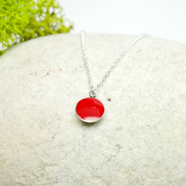 Pendentif minimaliste en argent 925 et résine rouge coquelicot Desiree Schmidt Paris Colliers minimalistes fabriqué en France