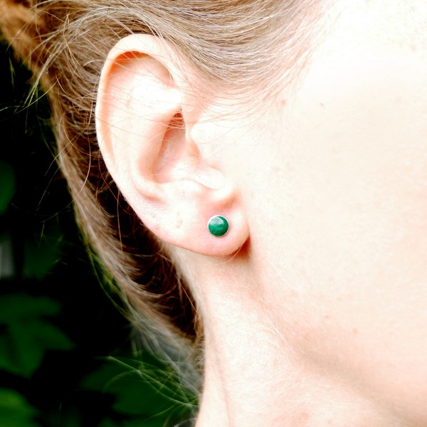 Sterling silver minimalist earrings with fir green resin NIJI 25,00 €