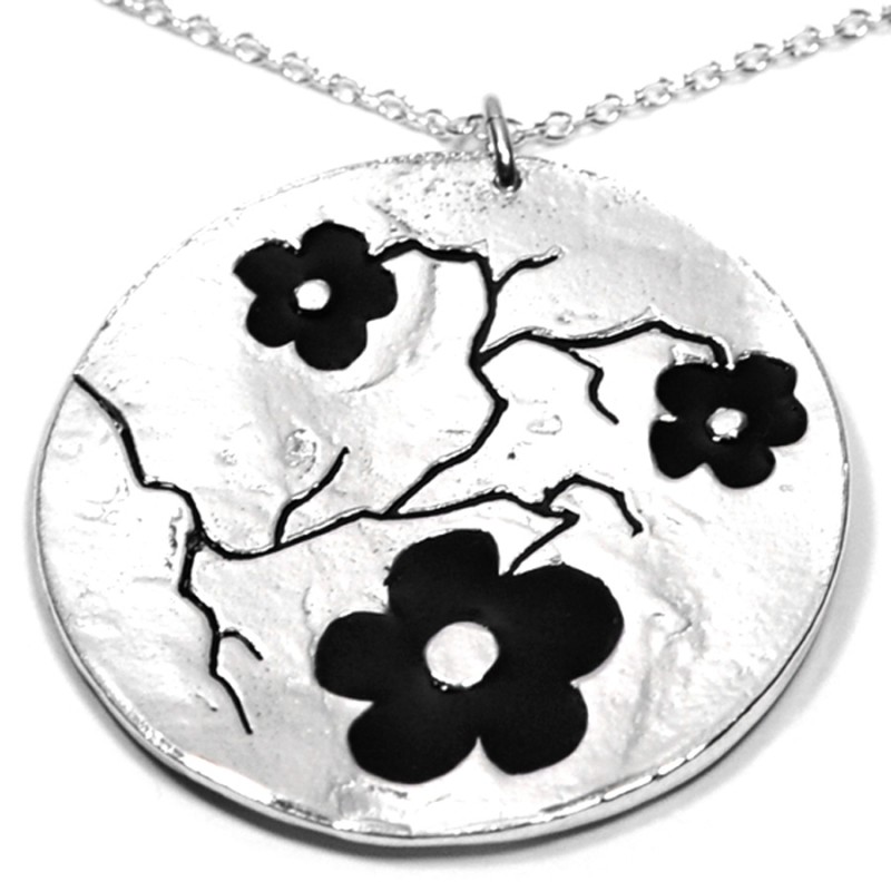Cherry Blossom big round necklace. Sterling silver and resin. Cherry Blossom 107,00 € Cherry Blossom big round necklace. Sterling silver and resin. Cherry Blossom 107,00 €