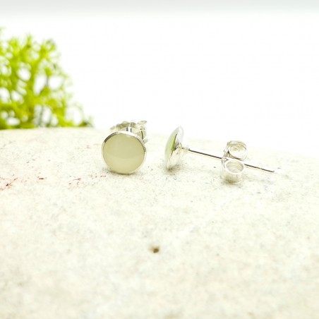 Sterling silver minimalist earrings with phosphorescent resin NIJI 25,00 €