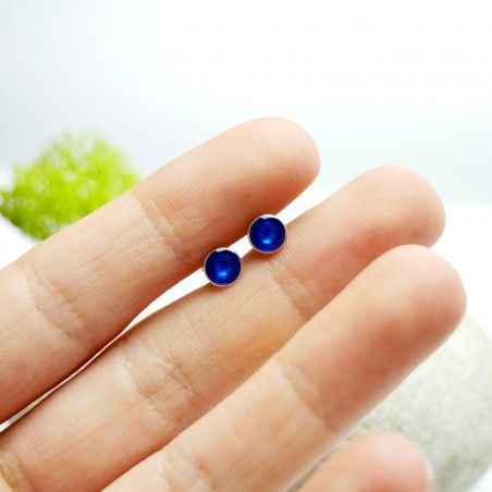 Minimalistische kleine Sterling Silber Ohrringe mit Ocean blaues Harz NIJI 25,00 €