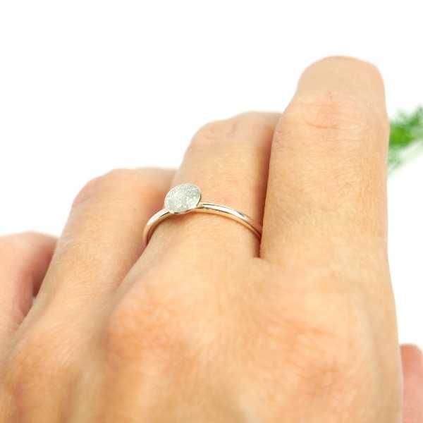 Little sterling silver ring with silver sequined resin NIJI 25,00 €