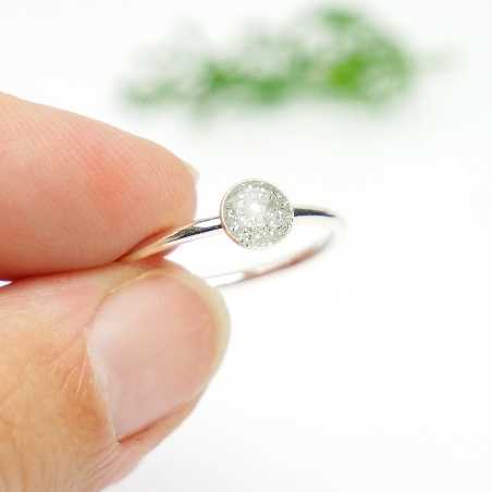 Minimalistischer kleiner Sterling Silber Ring Mit Pailletten besetztes silbernes Harz NIJI 25,00 €
