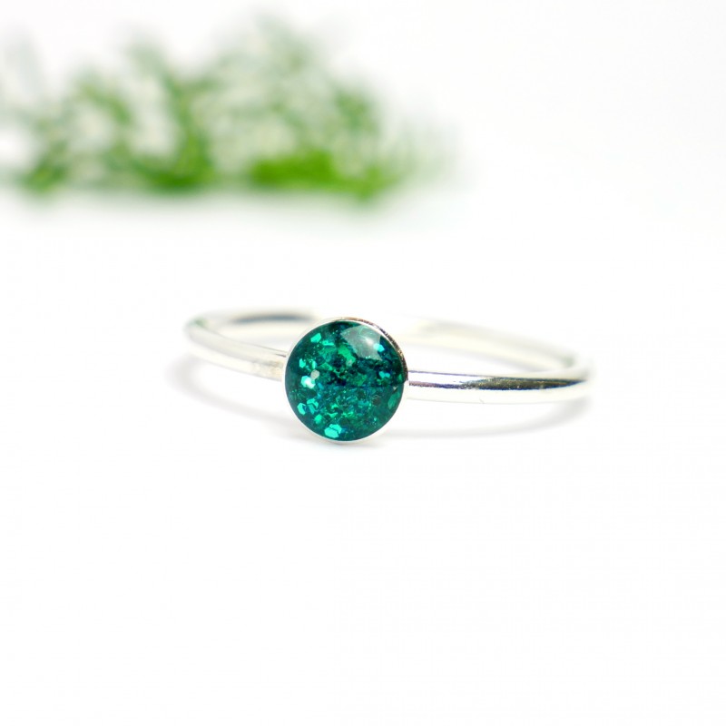 Minimalistischer kleiner Sterling Silber Ring Mit Pailletten besetztes Enten grünes Harz NIJI 25,00 € Minimalistischer kleiner Sterling Silber Ring Mit Pailletten besetztes Enten grünes Harz NIJI 25,00 €