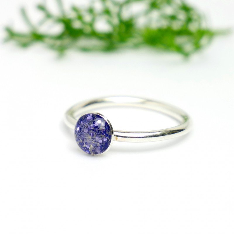 Little sterling silver ring with purple sequined resin NIJI 25,00 € Little sterling silver ring with purple sequined resin NIJI 25,00 €