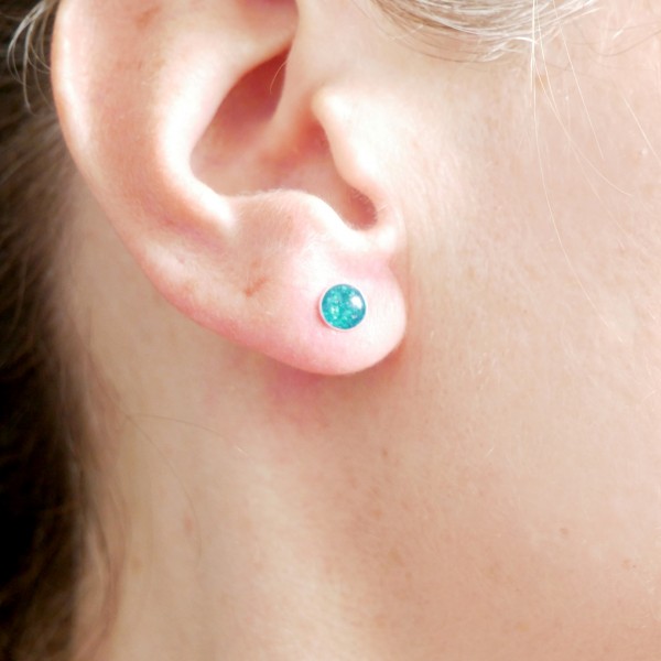 Minimalistische kleine Sterling Silber Ohrringe mit Pailleten besetztes blaues Harz NIJI 25,00 €