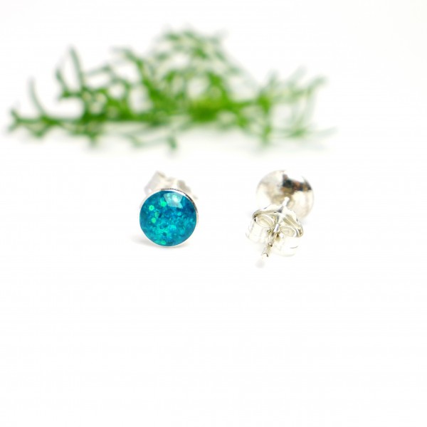 Sterling silver minimalist earrings with sequined blue resin NIJI 25,00 €