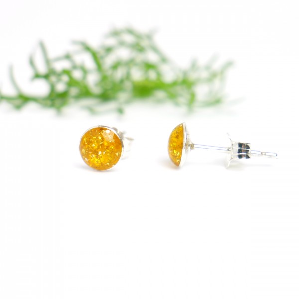 Boucles d'oreilles puces minimalistes en argent 925 et résine jaune ambre pailleté fabrication française