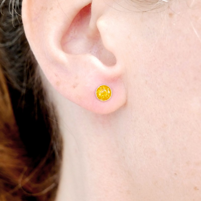 Sterling silver minimalist earrings with sequined amber yellow resin NIJI 25,00 € Sterling silver minimalist earrings with sequined amber yellow resin NIJI 25,00 €