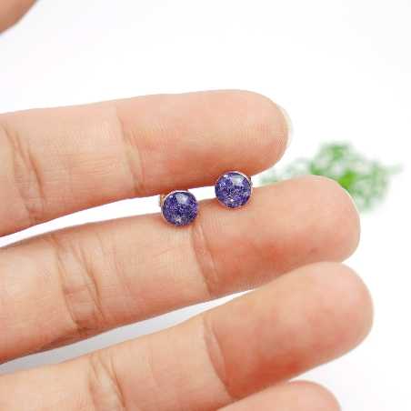 Petites boucles d'oreilles puces en argent 925 et résine violet pailleté artisanat français