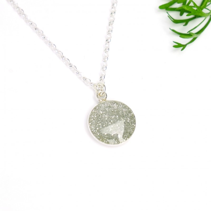 Sterling silver sequined silver pendent with chain NIJI 27,00 € Sterling silver sequined silver pendent with chain NIJI 27,00 €