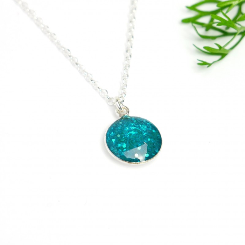 Sterling silver sequined blue pendent with chain NIJI 27,00 € Sterling silver sequined blue pendent with chain NIJI 27,00 €