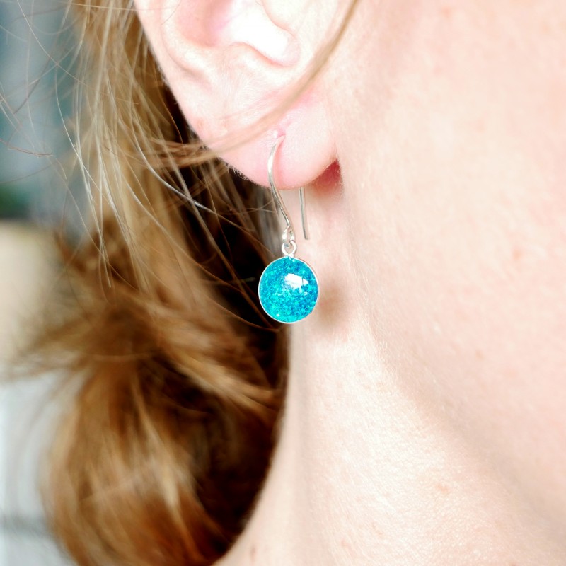Sterling silver blue sequins minimalist pendent earrings NIJI 30,00 € Sterling silver blue sequins minimalist pendent earrings NIJI 30,00 €