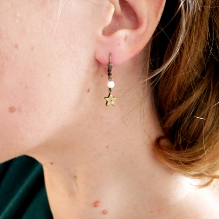 Lange Ohrringe mit weisse Glassperle aus gealteter Bronze Basic 15,00 €
