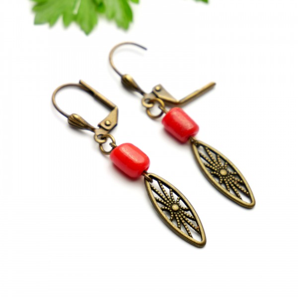 Lange Ohrringe mit rote Glassperle aus gealteter Bronze Ohrringe 17,00 €