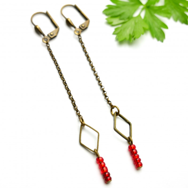 Lange Ohrringe mit rote Glasperlen aus gealteter Bronze Basic 25,00 € Lange Ohrringe mit rote Glasperlen aus gealteter Bronze Basic 25,00 €