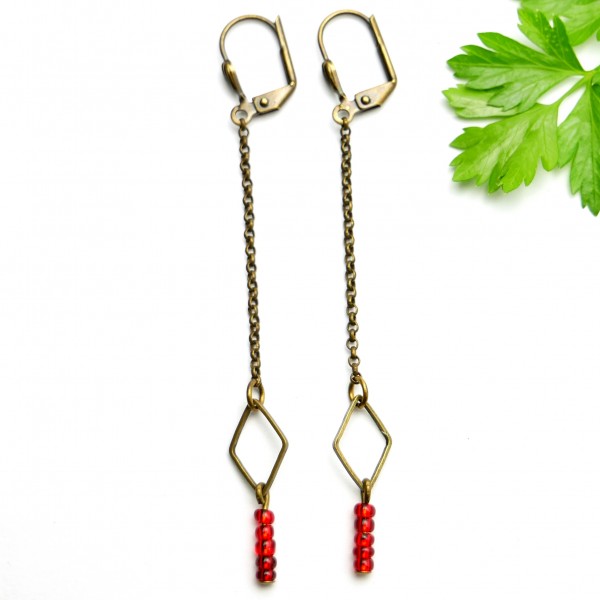 Lange Ohrringe mit rote Glasperlen aus gealteter Bronze Basic 25,00 €