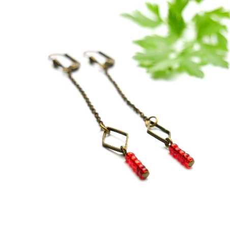 Aged bronze pendant earrings with a red glass bead Basic 25,00 €