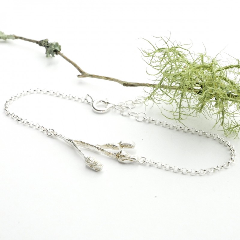 Three flowers sterling silver ajustable bracelet Herbier 65,00 € Three flowers sterling silver ajustable bracelet Herbier 65,00 €