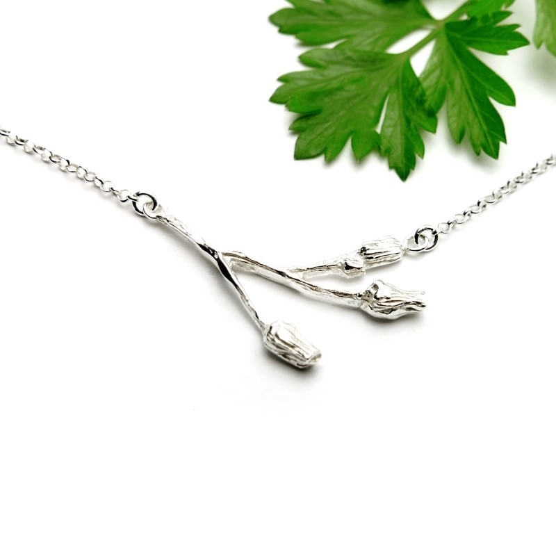 Three flowers sterling silver ajustable necklace Herbier 65,00 € Three flowers sterling silver ajustable necklace Herbier 65,00 €