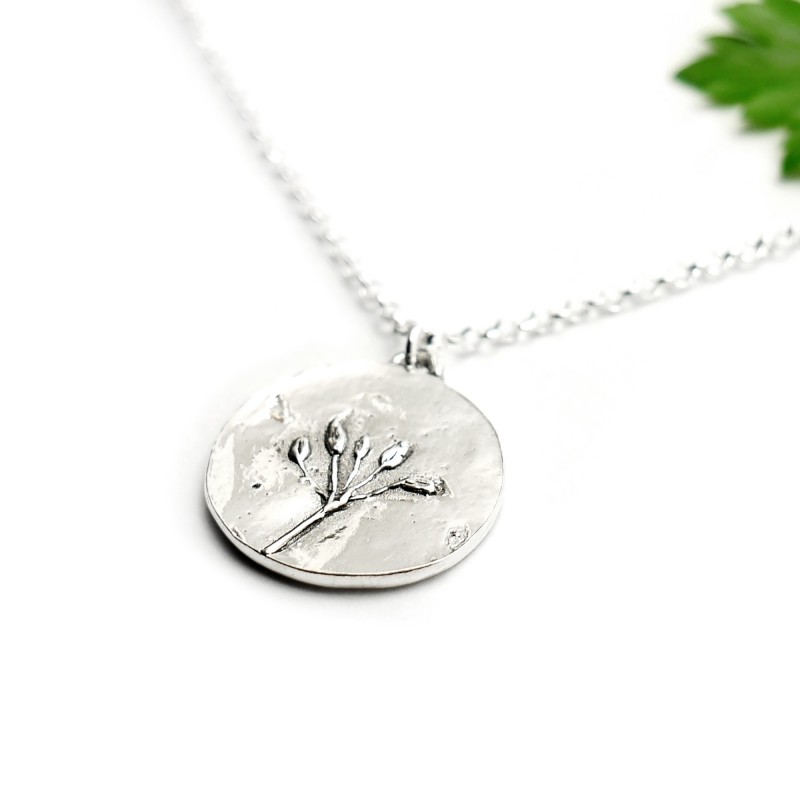 Sterling silver wildflowers pendant on chain Desiree Schmidt Paris Herbier 57,00 € Sterling silver wildflowers pendant on chain Desiree Schmidt Paris Herbier 57,00 €