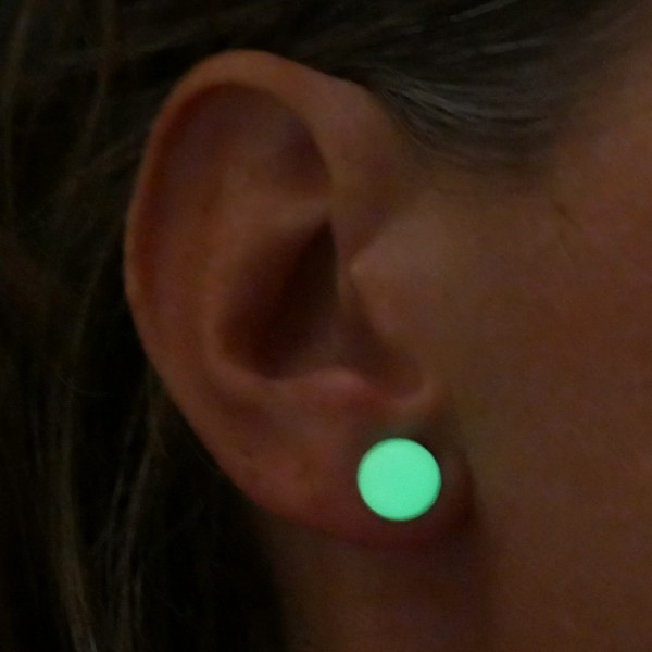 Boucles d'oreilles puces rondes en argent 925 et résine phosphorescentes made in France