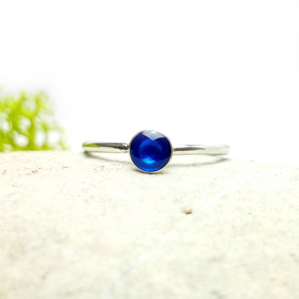 Little sterling silver ring with translucent blue resin NIJI 25,00 €