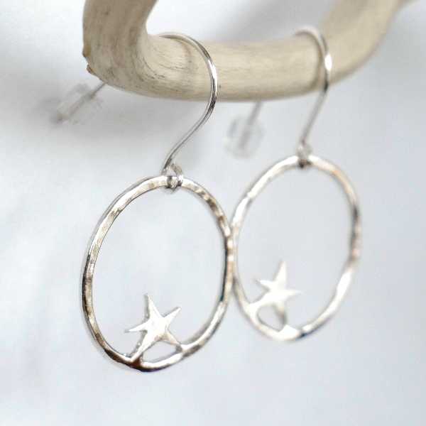 Boucles d'oreilles pendantes créateur étoile Nova en argent artisanat français