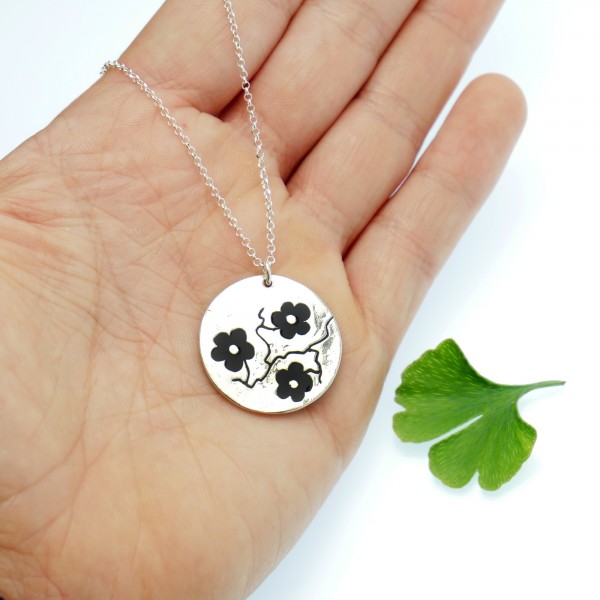 925/1000 Silber Halskette mit schwarze Kirschblüten-Anhänger made in France Desiree Schmidt Paris Kirschblumen 77,00 €
