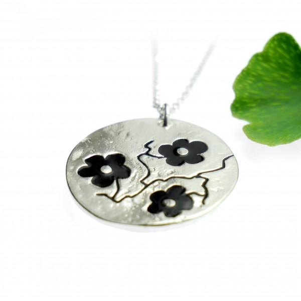 Fine black Sakura flower necklace in sterling silver 925 made in France Desiree Schmidt Paris Cherry Blossom 77,00 €