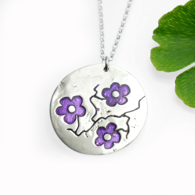 Cherry Blossom round necklace. Sterling silver and violet resin. Cherry Blossom 77,00 € Cherry Blossom round necklace. Sterling silver and violet resin. Cherry Blossom 77,00 €