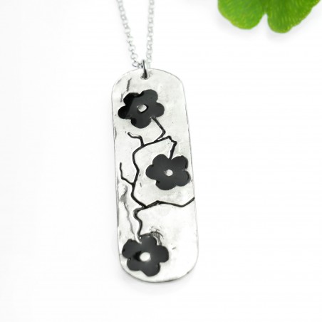 Black fine Sakura flower necklace in sterling silver 925 made in France Desiree Schmidt Paris Cherry Blossom 77,00 €