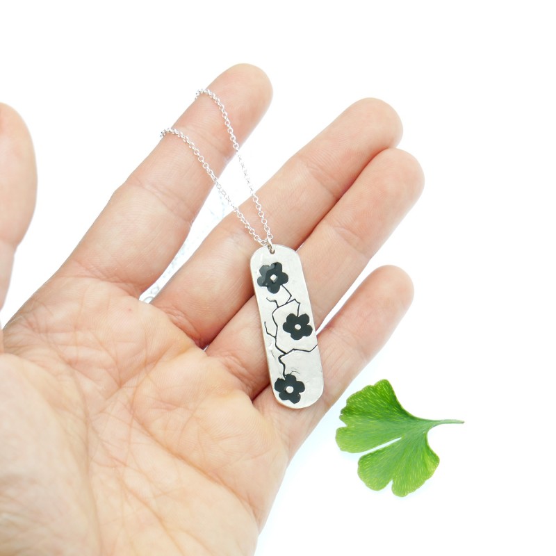 Sterling silver black Cherry Blossom long necklace Desiree Schmidt Paris Cherry Blossom 77,00 € Sterling silver black Cherry Blossom long necklace Desiree Schmidt Paris Cherry Blossom 77,00 €