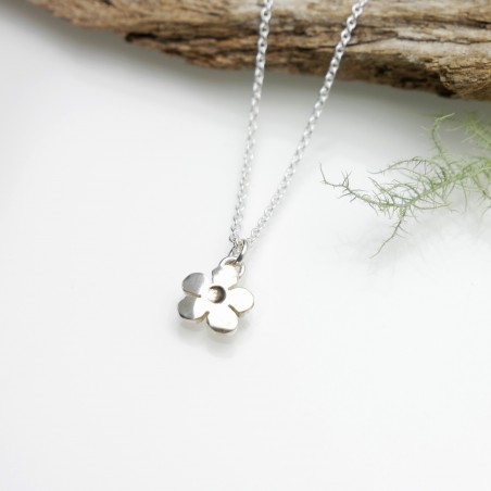 Minimalist Prunus flower necklace in sterling silver 925/1000 Desiree Schmidt Paris Prunus 35,00 €