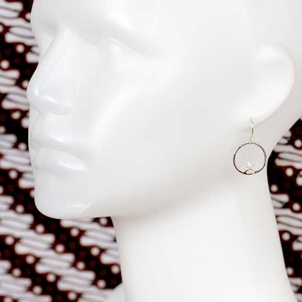 Boucles d'oreilles pendantes légères étoile Nova en argent made in France