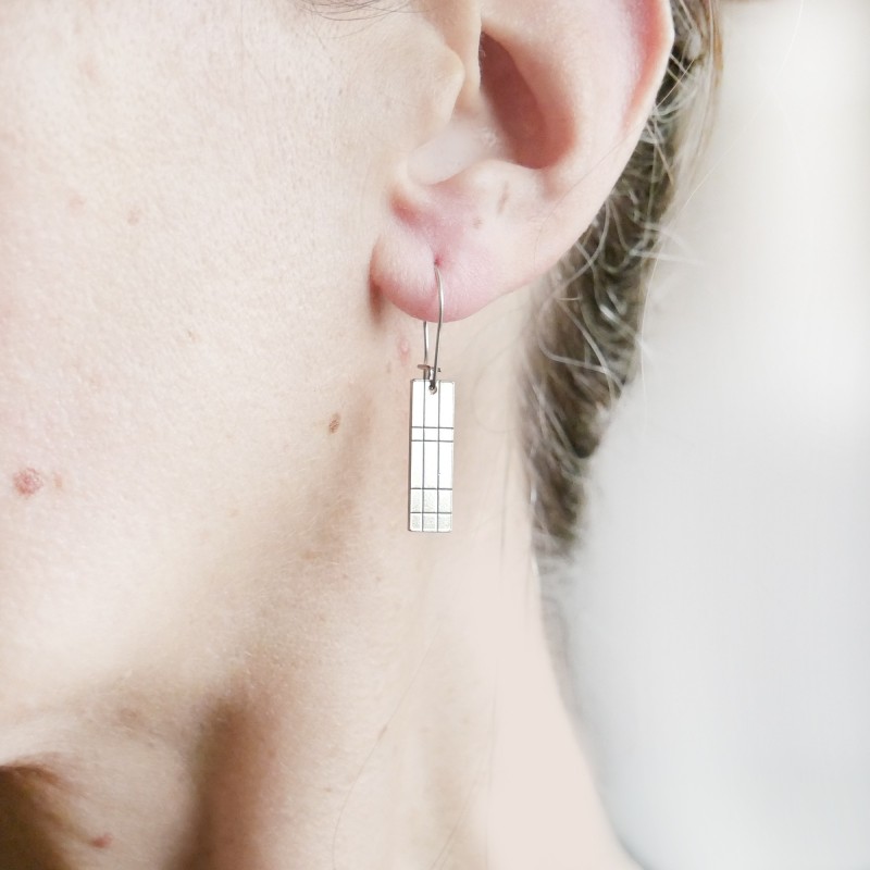 Petites boucles d'oreilles pendantes rectangulaires Kilt en argent 925