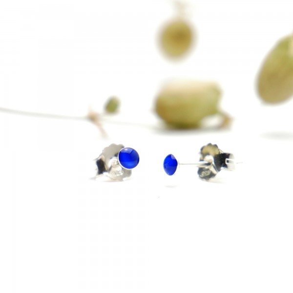 Boucles d'oreilles puces en argent massif 925/1000 et résine bleu électrique collection Niji NIJI 17,00 €