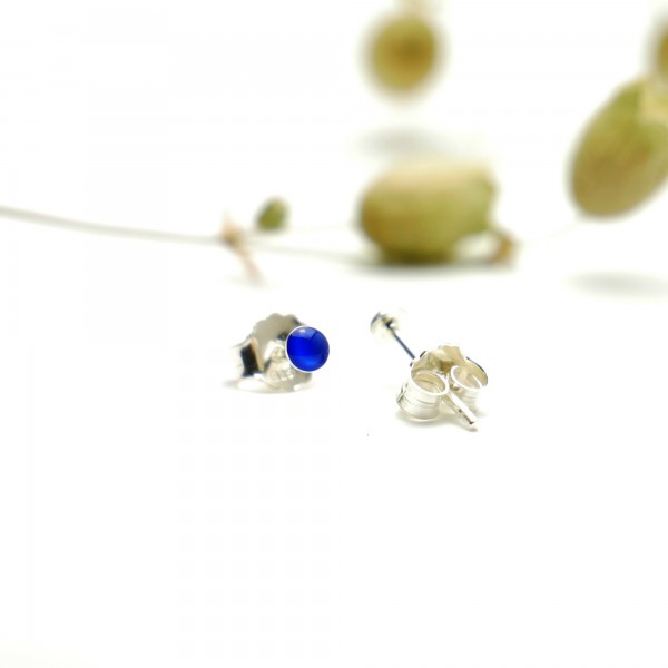 Minimalistische kleine Sterling Silber Ohrringe mit Elektrisches Blaues Harz NIJI 17,00 €