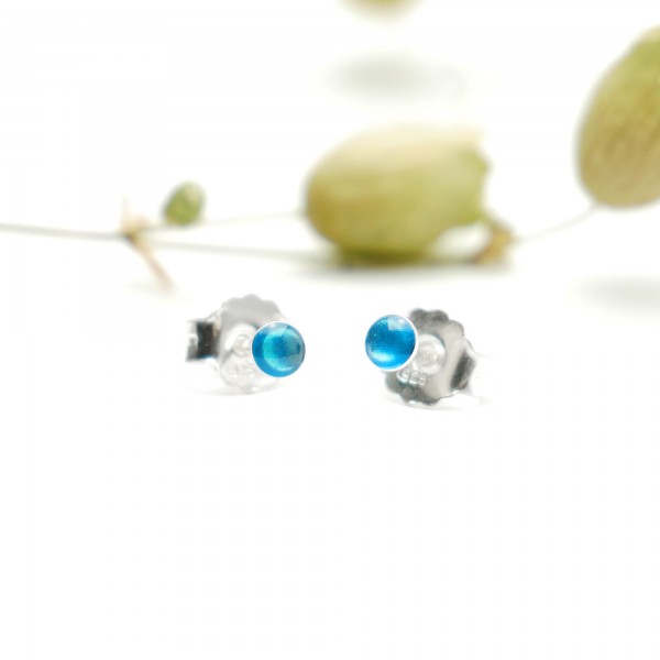 Boucles d'oreilles puces en argent massif 925/1000 et résine bleu azur collection Niji NIJI 17,00 €