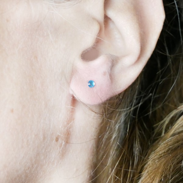 Sterling silver minimalist earrings with Azure blue resin NIJI 17,00 €